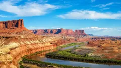 Der Fluss, der scheinbar bergauf fliesst: Ein geologisches Paradox, das Wissenschaftler überrascht