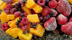 Manchmal sind tiefgekühlte Früchte gesünder als frische Früchte – darum