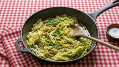 Riso e Verza: Sämige Wirsing-Reis-Suppe wie in Neapel – mit Parmesanrinde