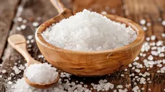 Wie viel Salz pro Tag ist gesund und wo versteckt es sich am häufigsten in Lebensmitteln?